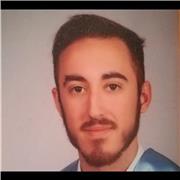 Soy profesor de primaria especializado en Educación Física, por lo tanto puedo impartir clases de todas las áreas del currículum desde los 6 hasta los 12 años. Soy una persona abierta, amable y que le gusta enseñar